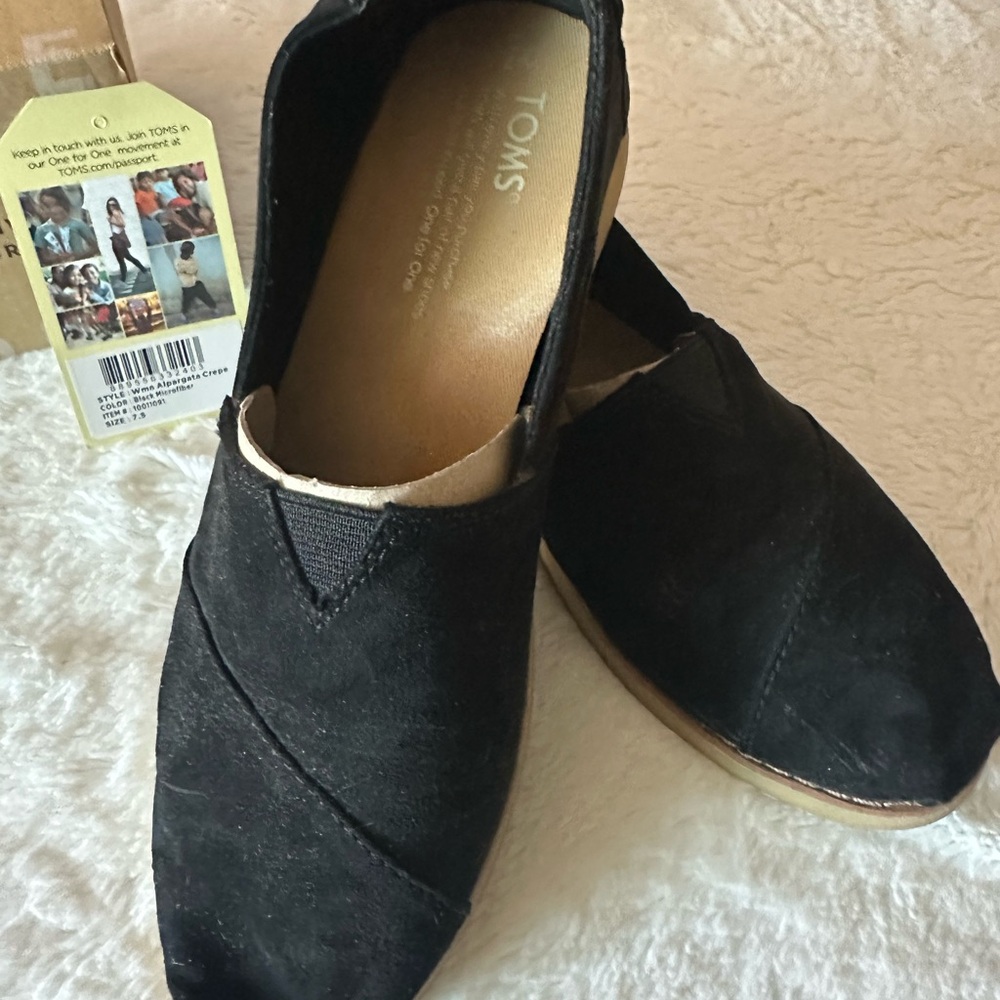 TOMS Women’s Black Slip-On Loafers
